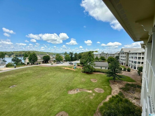 Building Photo - 475 River Forest Ln