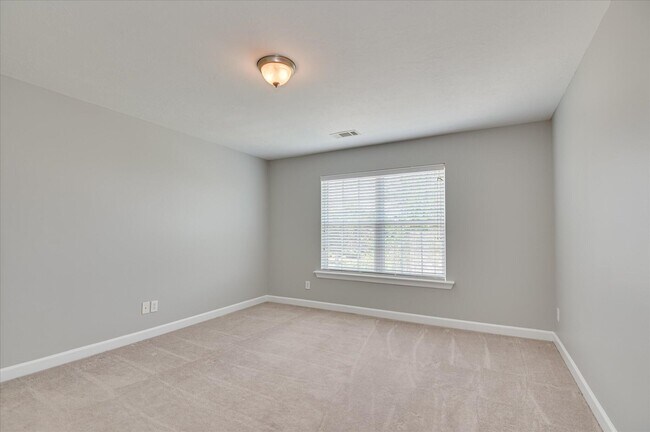 Building Photo - 158 Kenilworth Dr