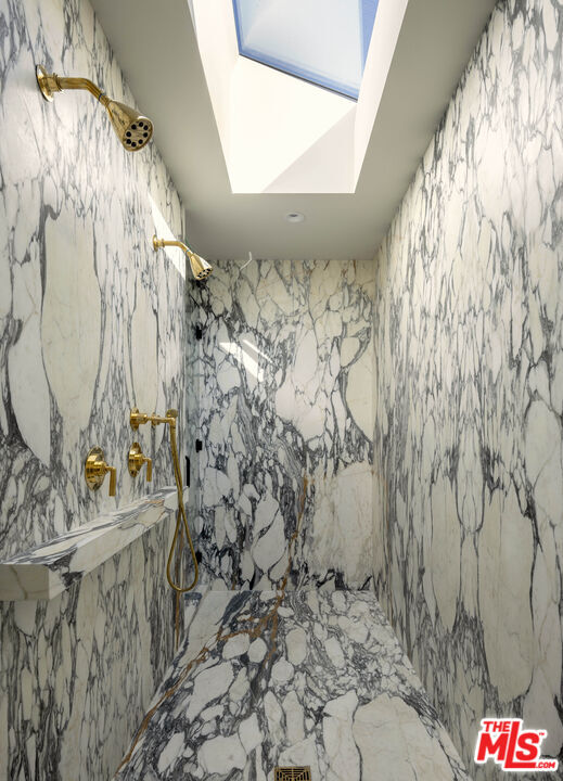 Building Photo - 8673 Hollywood Blvd