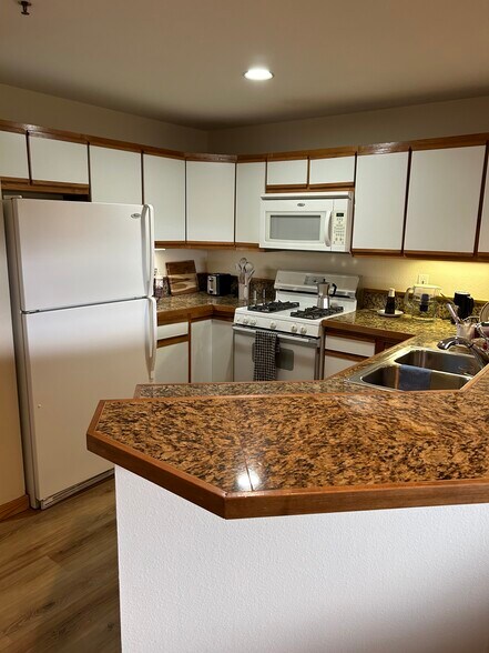 Building Photo - 33 S Boulder Cir