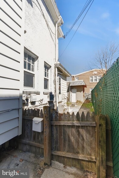 Building Photo - 4123-4100 Tyson Ave