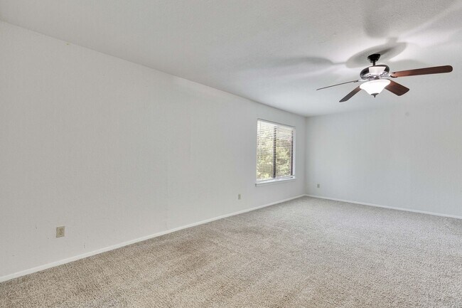 Building Photo - Great 3 bedroom home in South Austin!