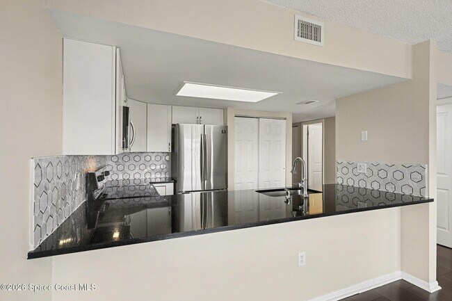 Building Photo - 1011 Clearmont St NE