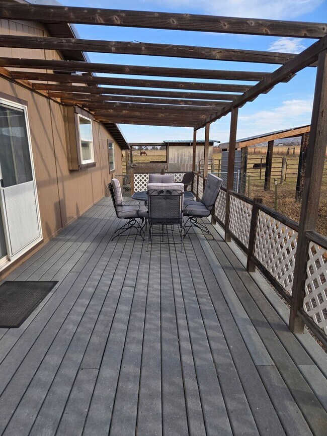 Building Photo - Beautiful Country Home, Powell Butte