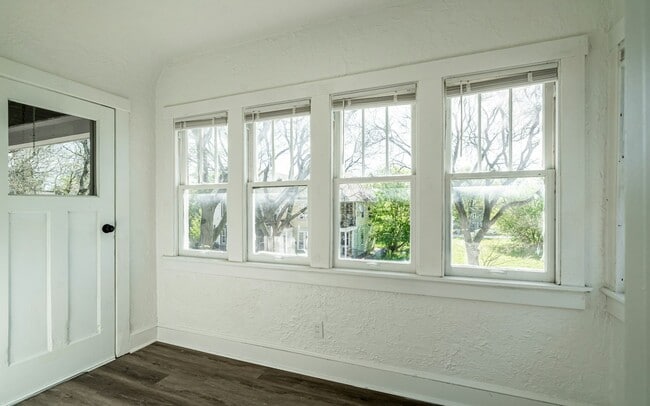 Building Photo - 3151 N 11th St