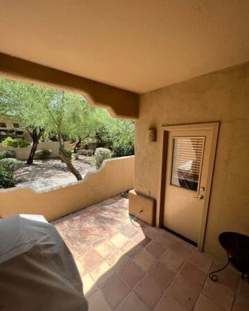 Building Photo - Gorgeous 2/2.5 condo for rent in Scottsdale.