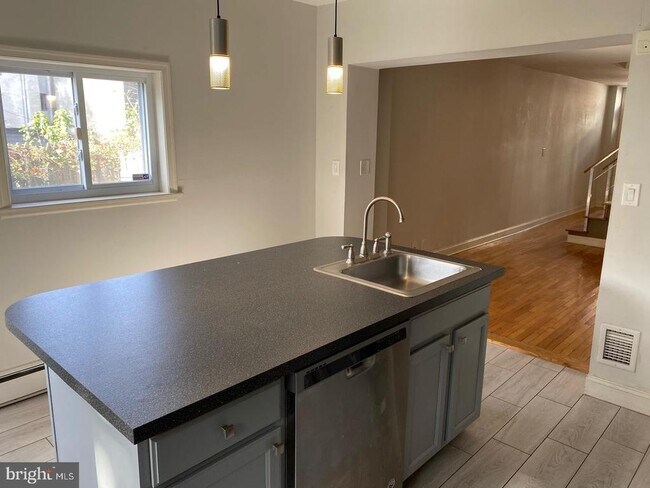 Building Photo - 111 Hermit St
