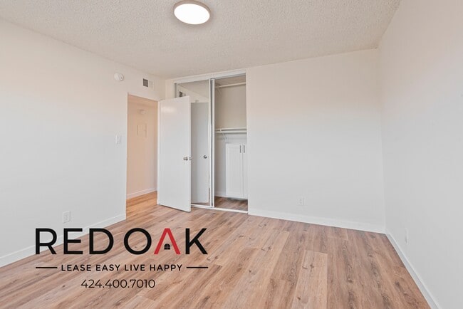 Building Photo - 511 N Kenmore Ave