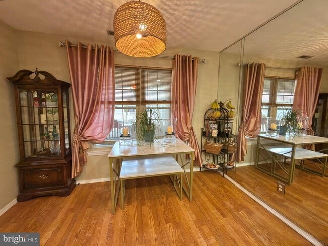 Building Photo - 263 Tavistock Rd