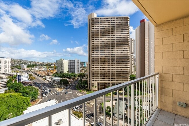 Building Photo - 2474 Kapiolani Blvd