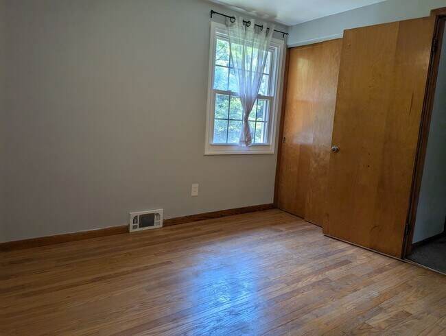 Building Photo - 8983 Highland Dr