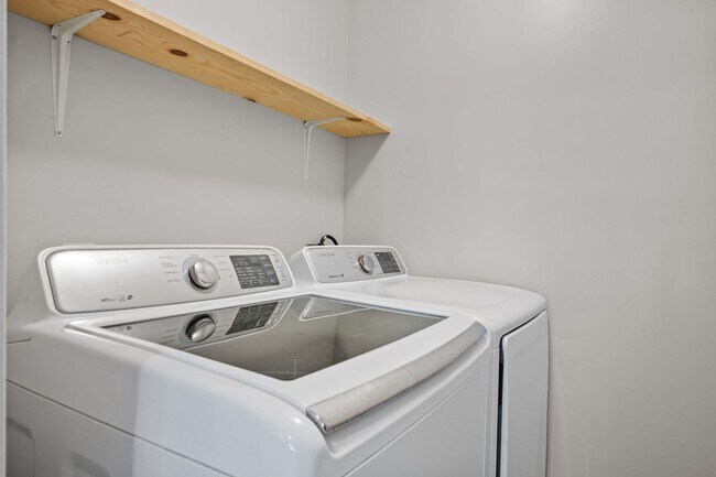 Building Photo - Charming Brick Home with Soaring Ceilings & Updated Finishes!