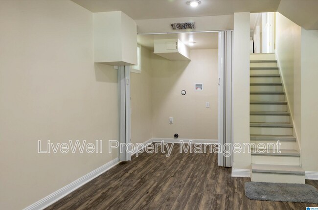 Building Photo - 115 Valley Ln