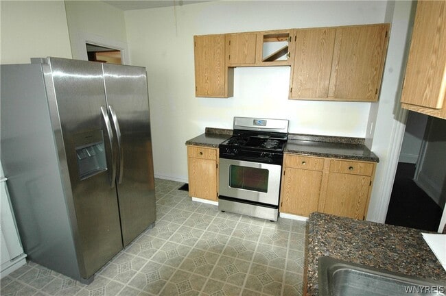 Building Photo - 145 Summit St