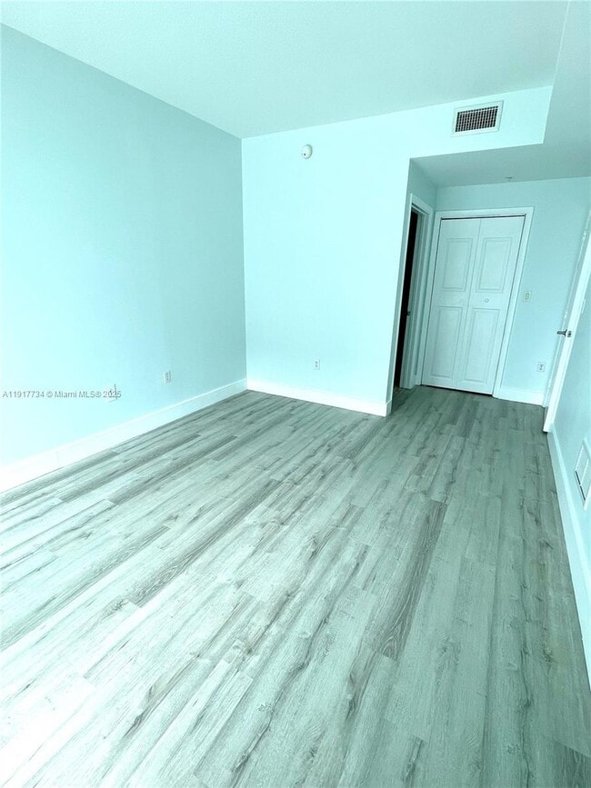 Building Photo - 1900 N Bayshore Dr