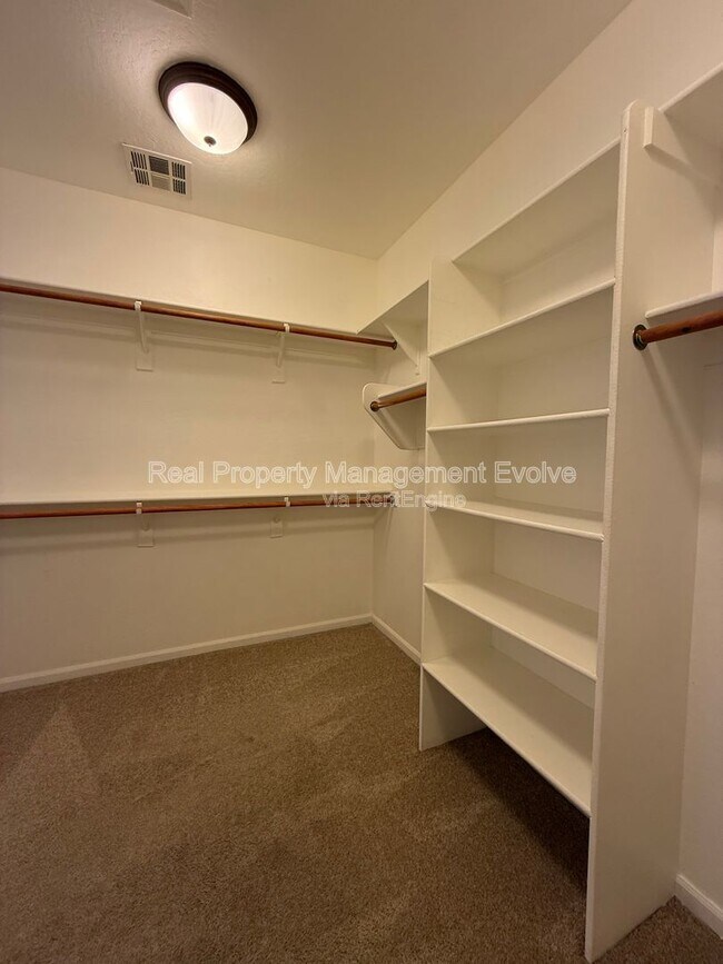 Building Photo - 13327 N 152nd Ave