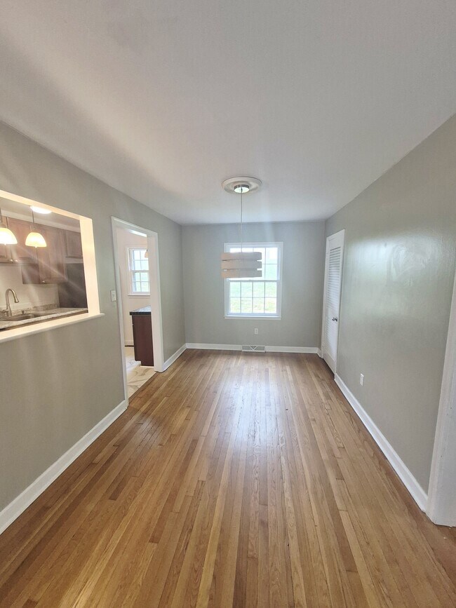 Building Photo - 2404 Barracks Ct