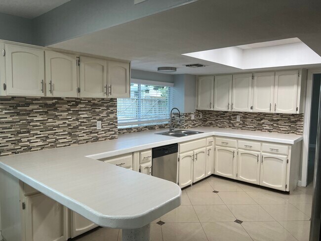 Building Photo - 2731 Stone Edge St