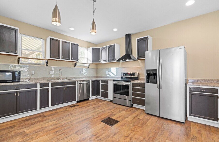 Building Photo - 873 E Livingston Ave