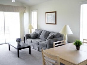 Building Photo - 2 Bedroom 3rd Floor Fully Furnished Condo