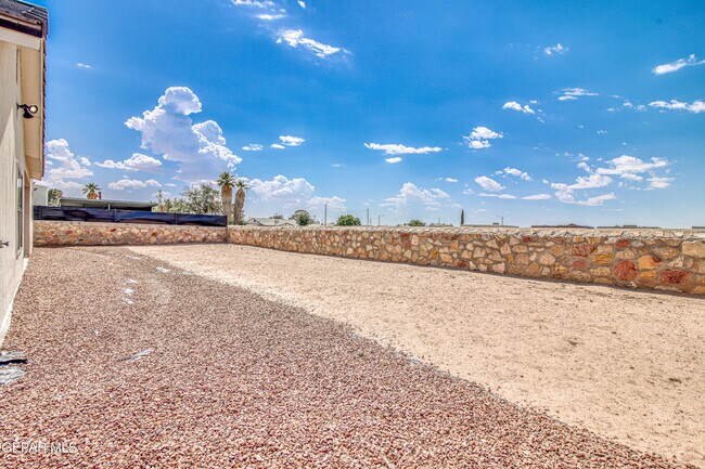 Building Photo - 805 Mormon Tea Dr