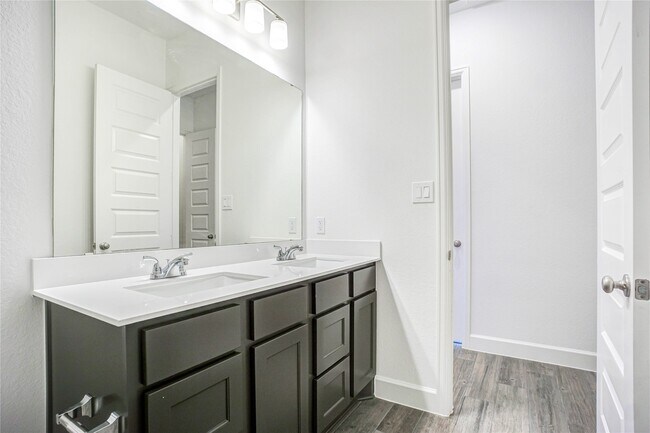 Building Photo - 9814 Chapman Trl