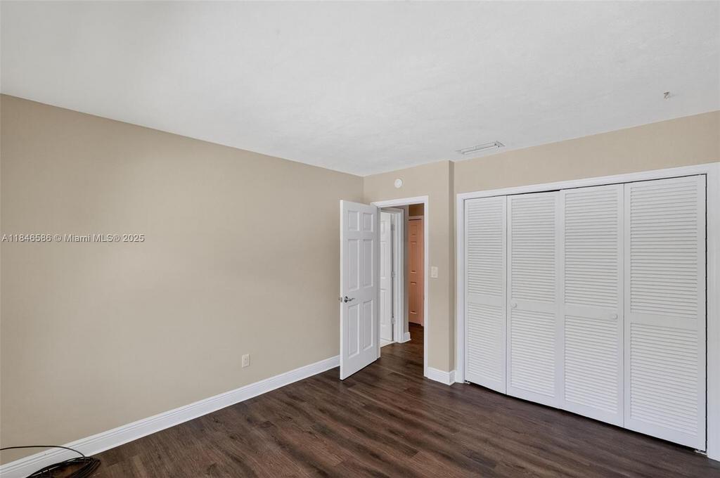 Building Photo - 539 Menendez Ave