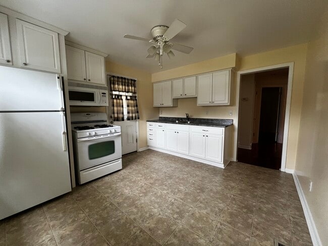 Building Photo - 463 Leath Ave