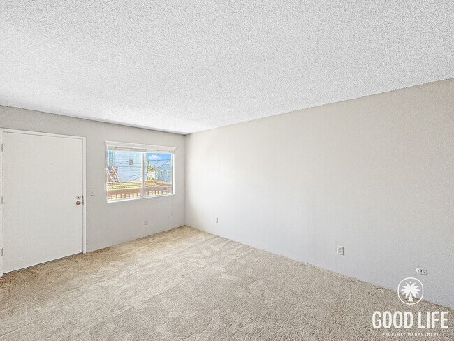 Building Photo - Comfortable 1BD/1BA Upper-Level Condo in North Park with Reserved Parking & On-Site Laundry