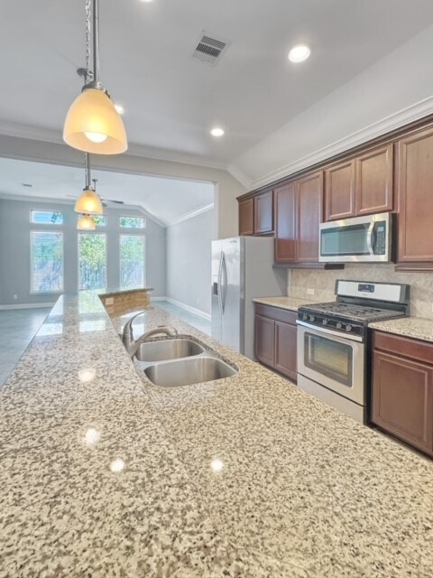 Building Photo - 2119 Llerena Ln