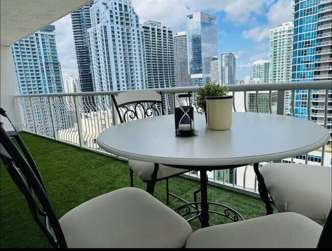 Building Photo - 1200 Brickell Bay Dr