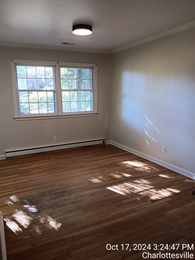 Building Photo - Spacious 5-Bedroom 2 Bath  Home in Historic Downtown Charlottesville