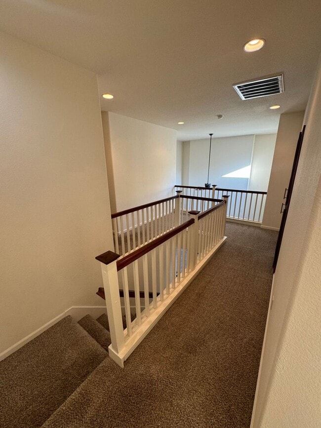 Building Photo - 804 Titanium Ln