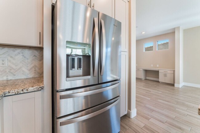 Building Photo - A Meticulously Upgraded Townhouse  *Age Restricted 55+