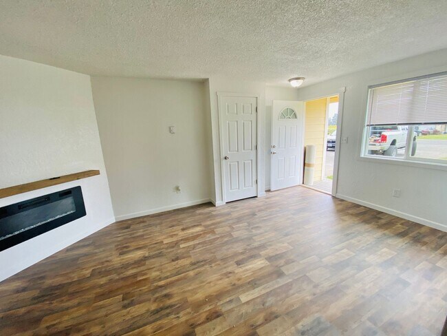 Building Photo - 11040 N Skagit St