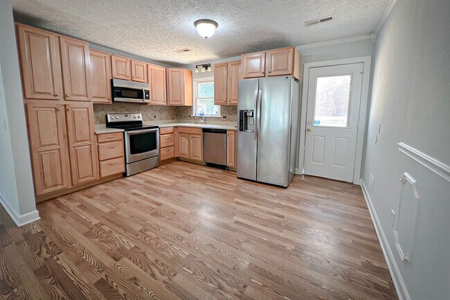 Building Photo - 4bd/2.5ba Brick Ranch Home in Kings Grant. NO STUDENTS/NO CATS