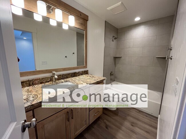 Building Photo - 3 Bed, 2 Bath Town Home w/ 2 Car Garage - BRAND NEW - Idaho Falls