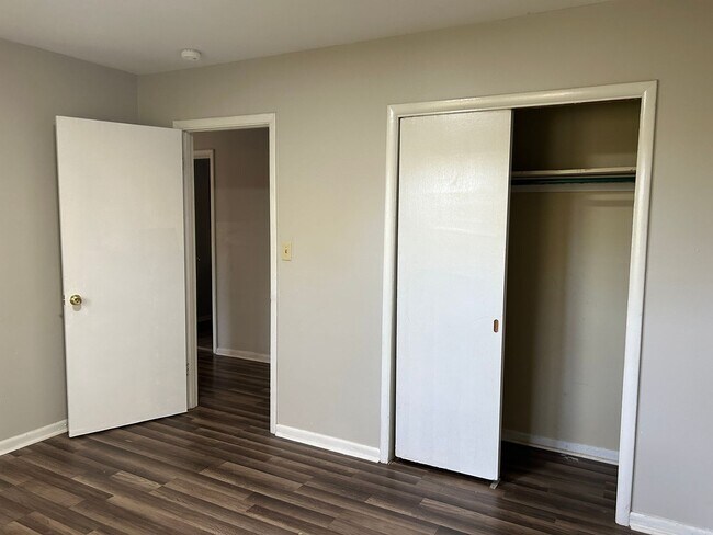 Building Photo - 5th- 308