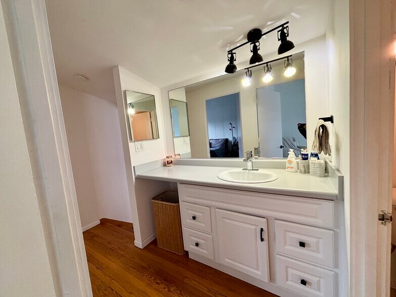 Building Photo - 434 Park Ln