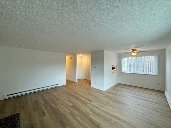 Building Photo - Stunning 2 Bed, 1 Bath w/ Laundry & AC in Lincoln Heights!