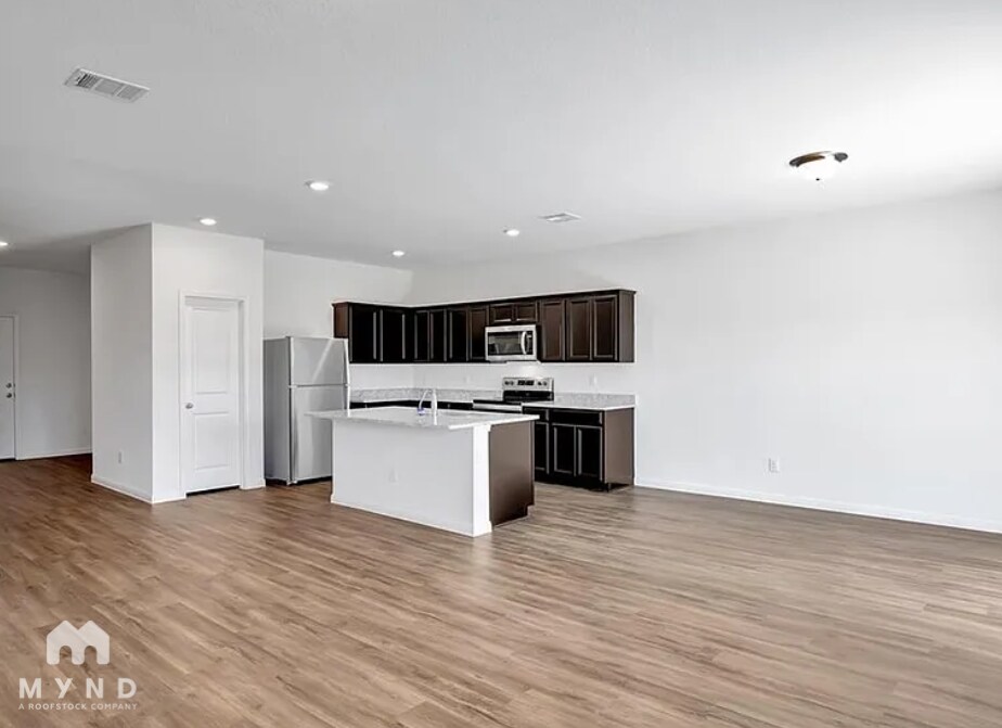 Building Photo - 12612 Henry Clay Dr