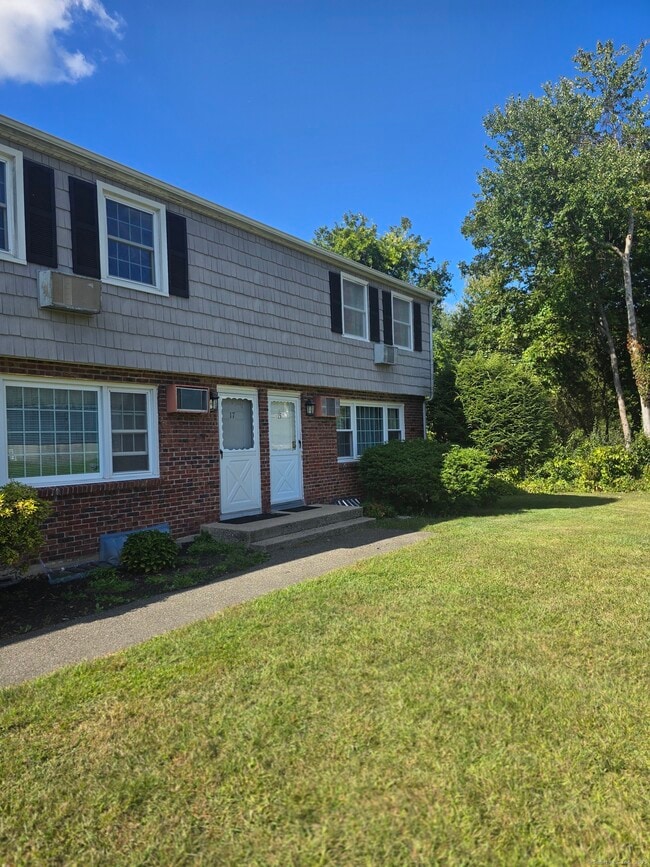 Primary Photo - 17 Old Farms Ln