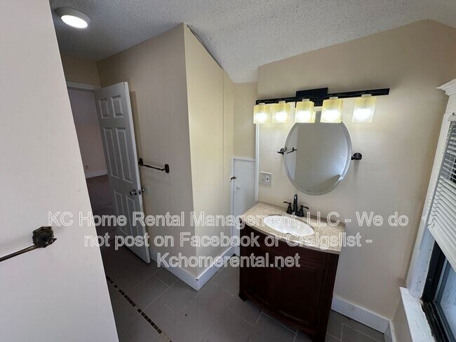 Building Photo - 2826 Harrison St