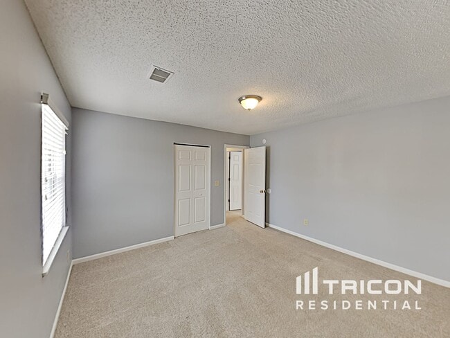 Building Photo - 210 Glen Rose Cir