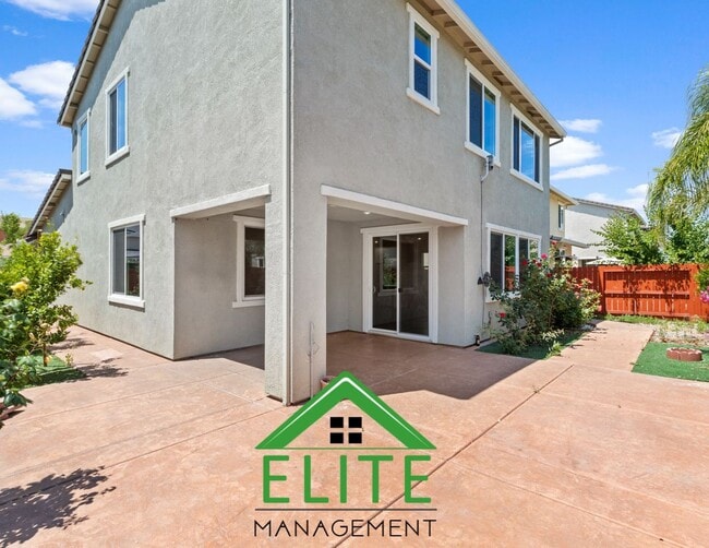 Building Photo - **Modern single-family residence in the hi...