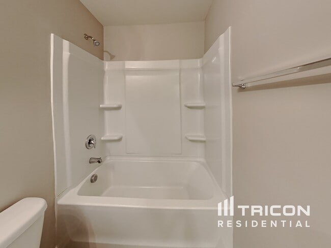 Building Photo - 4438 Oak Pointe Dr