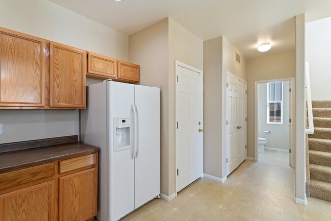 Building Photo - Double Primary Suite Townhome 2 bed, 2.5 b...