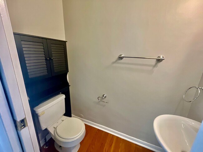 Building Photo - 3 Bed 1.5 Bath- Southside Pittsburgh PA