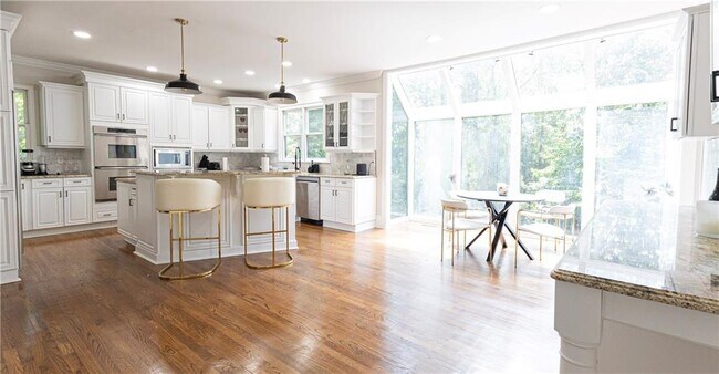 Building Photo - 700 S Brighton Ct