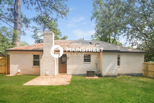 Building Photo - 3 Bedroom Pet-Friendly Home in Memphis, TN with Main Street Renewal